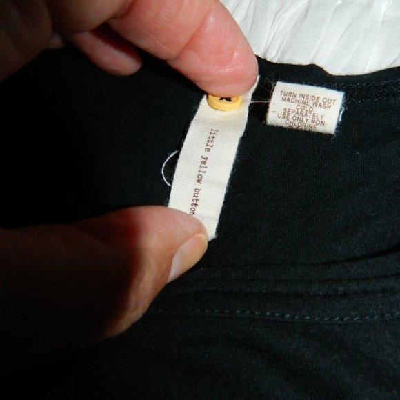 Little Yellow Button Black Tee Cap Sleeves, 3 Buttons on Shoulder, Small - Picture 4 of 9